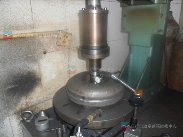 变扭器重新焊接中.jpg